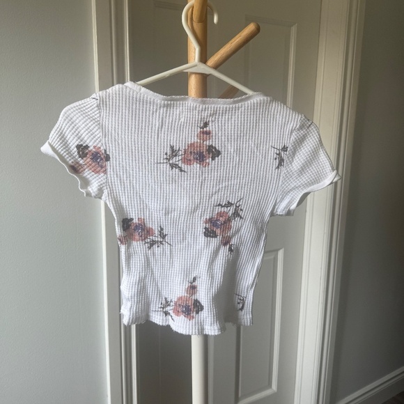 🌸 Urban Outfitters Fitted Floral T-Shirt  | Size Small - Picture 3 of 5
